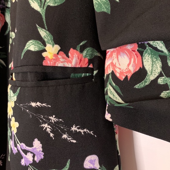 Miss Selfridge Floral Print Ruched Sleeve Blazer - Picture 4 of 7